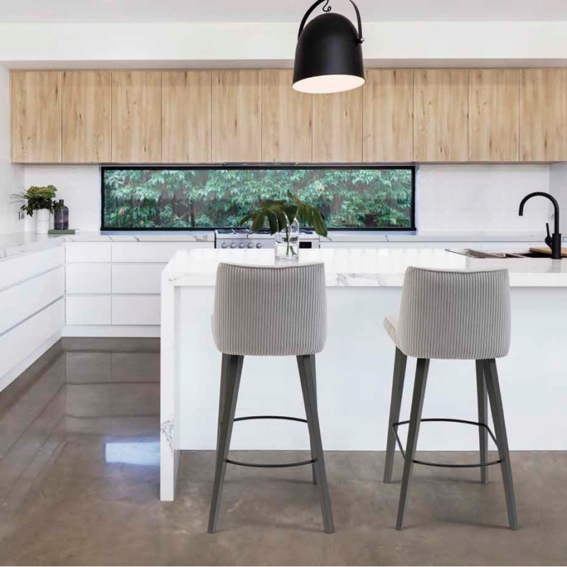 Taburetes con pata madera jca